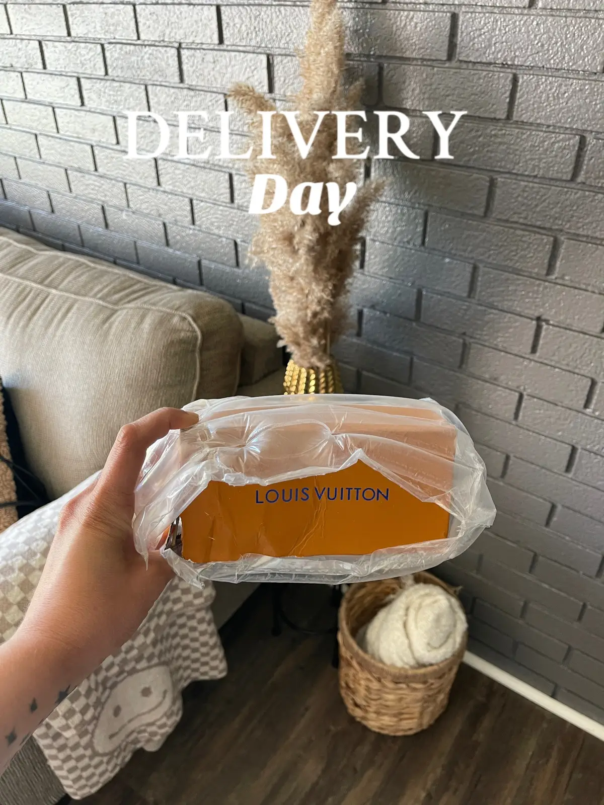 L1nk in b10 obvssss.. perfect summer sunnies 🕶️ ☀️  #ootd#unboxing#yellowapp#fyp#summer#sunglasses#prisonbrides#delivery