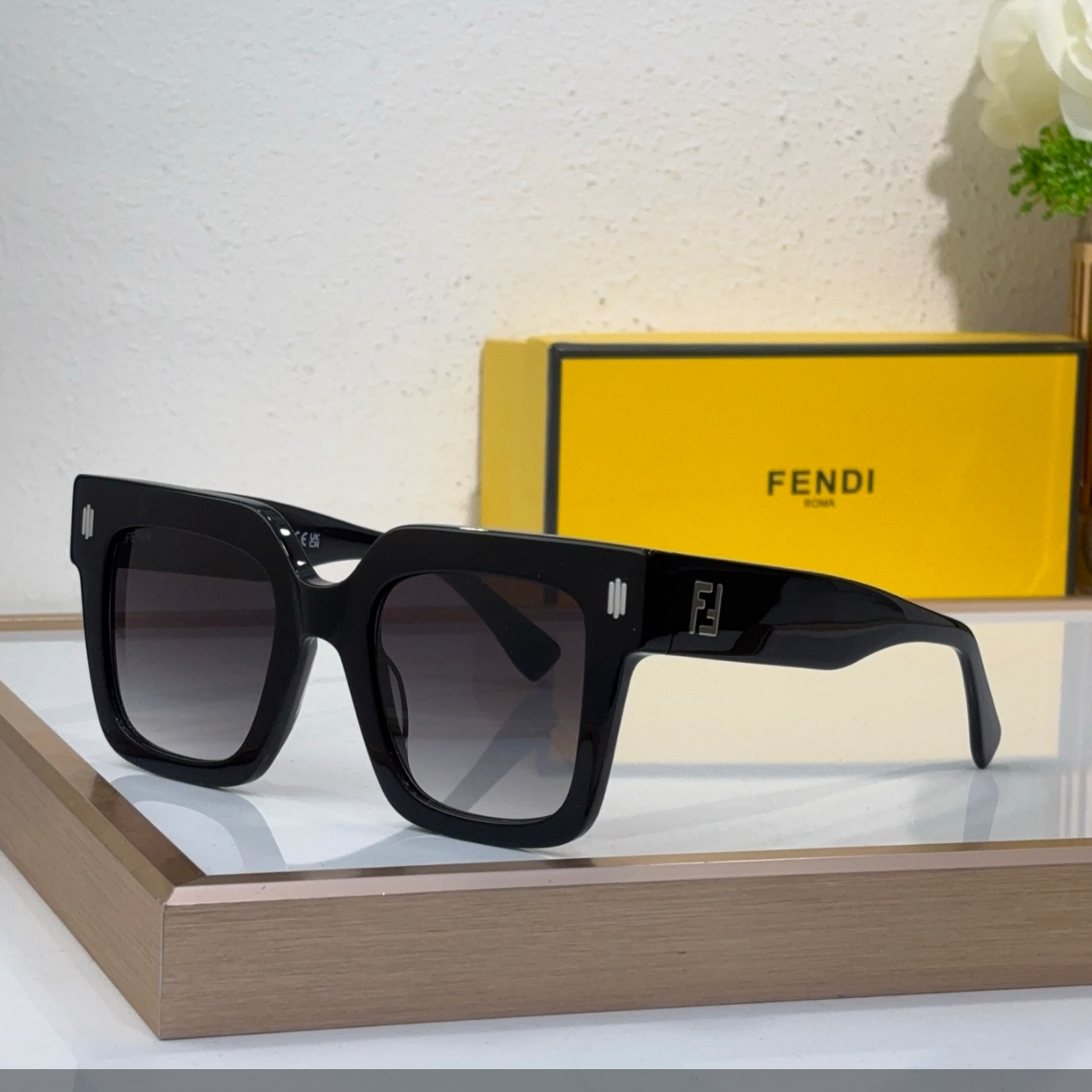 FENDI SUNGLASSES thumbnail