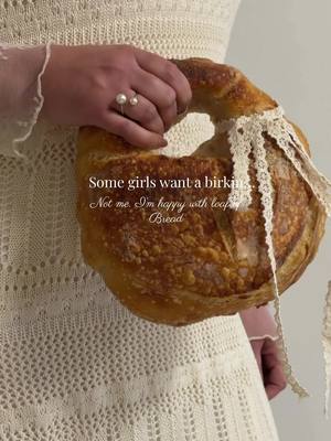 She’s not designer but she’s warm, homemade y con mucha personalidad. 👜🥖 #sourdoughlife #homemade #designerbag #cafeypan