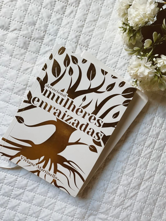 Livro devocional- mulheres enraizadas  thumbnail
