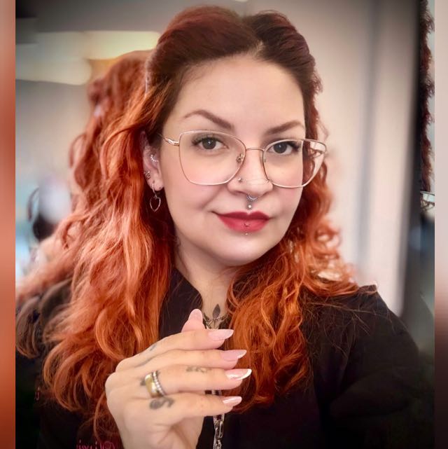Mary Oliveira Nail Designer thumbnail