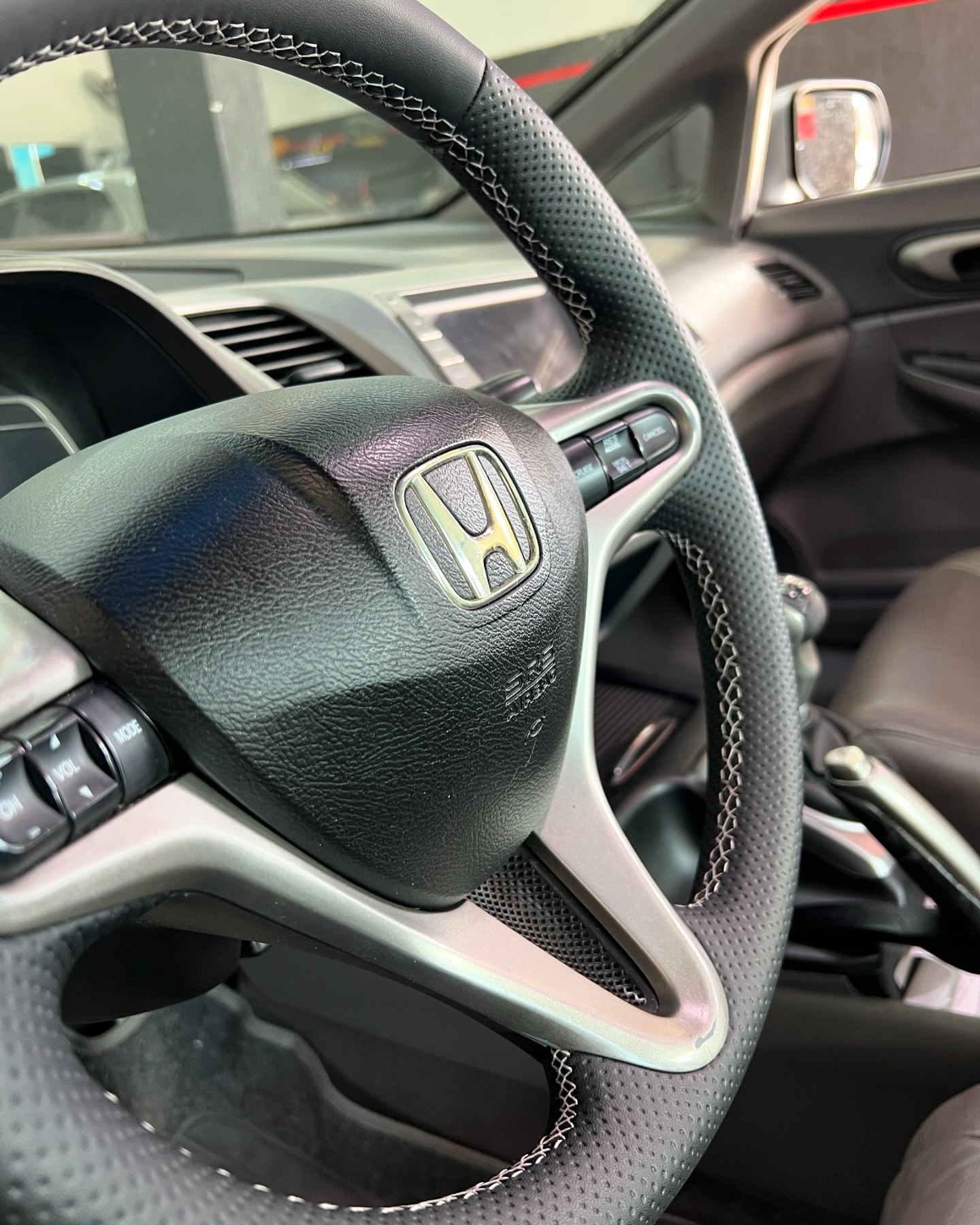 Volante Civic G8 feito em couro de micro fibra! 🔥🔥 acabamento nos padrões de fabrica ☑️

#civicg8 
#hondacivic 
#civicbh