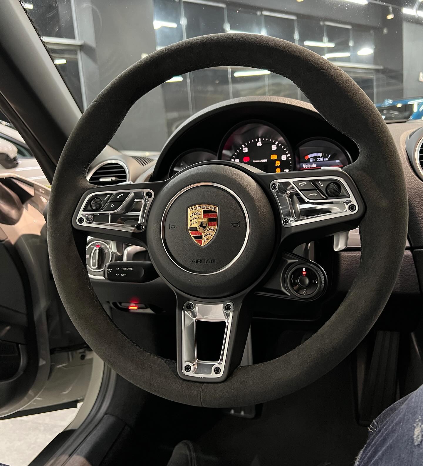 Arrasta pro lado e pega essa pedrada 🔥 porsche 718 fizemos o kit mais top em Alcântara italiano 📸
Faça seu orçamento via