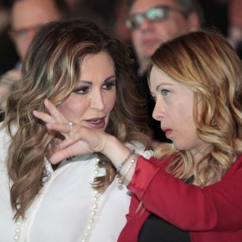 Daniela Santanchè si dimette, lettera a Meloni "Obbedisco" thumbnail