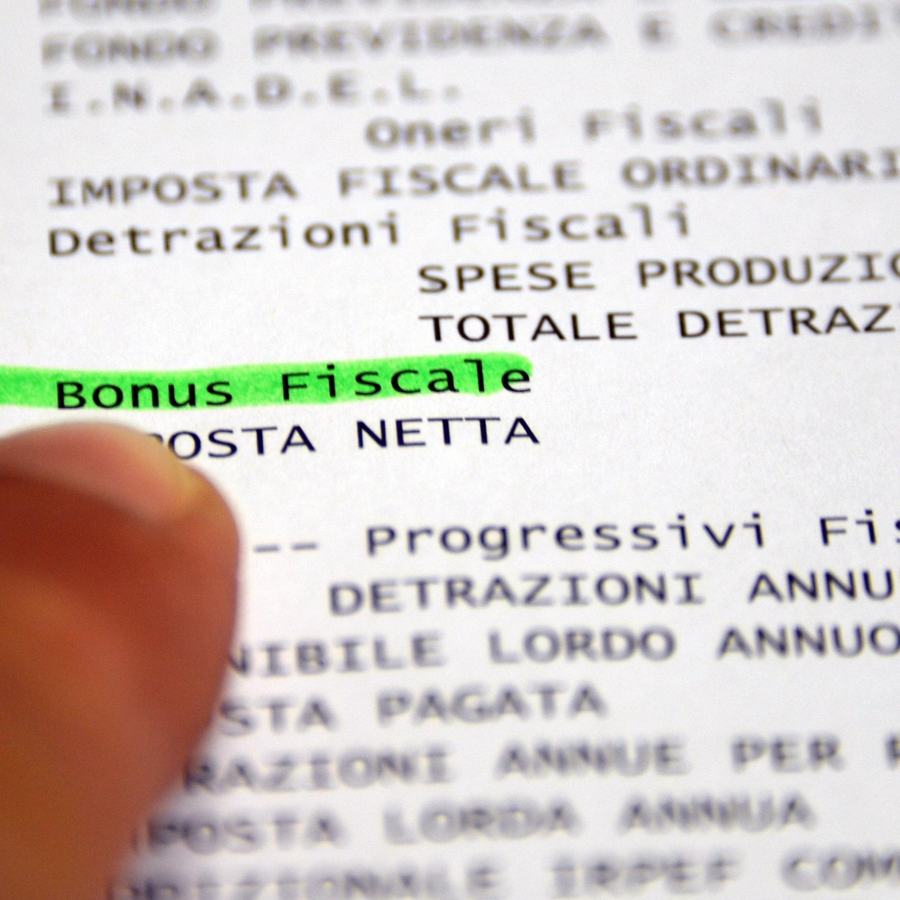 Legge di Bilancio, spunta l’ipotesi di detassare  la tredicesima:  ecco come thumbnail