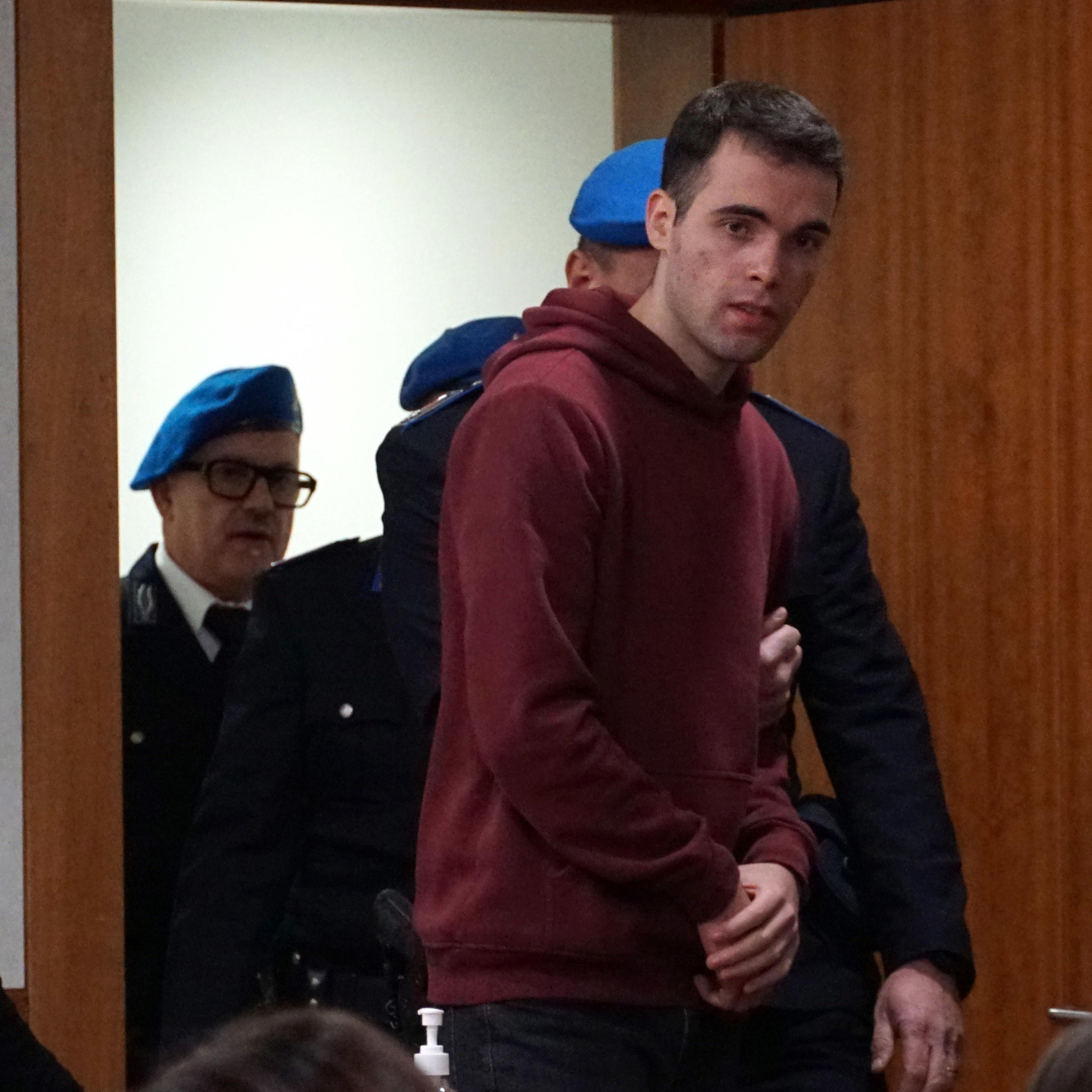 Il caso Turetta e la libertà dopo 32 anni, come funziona la legge italiana per l’ergastolo: permessi premio, semilibertà e libertà condizionale thumbnail