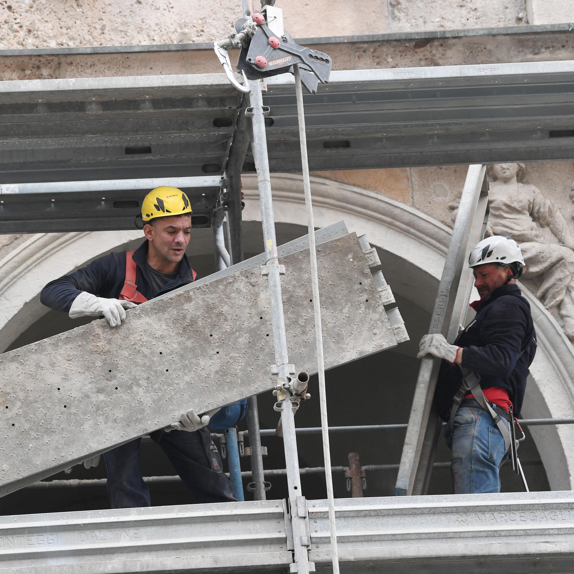 Dal taglio dell'Irpef alla pace fiscale, passando per i bonus edilizi: tutte le misure in Manovra thumbnail