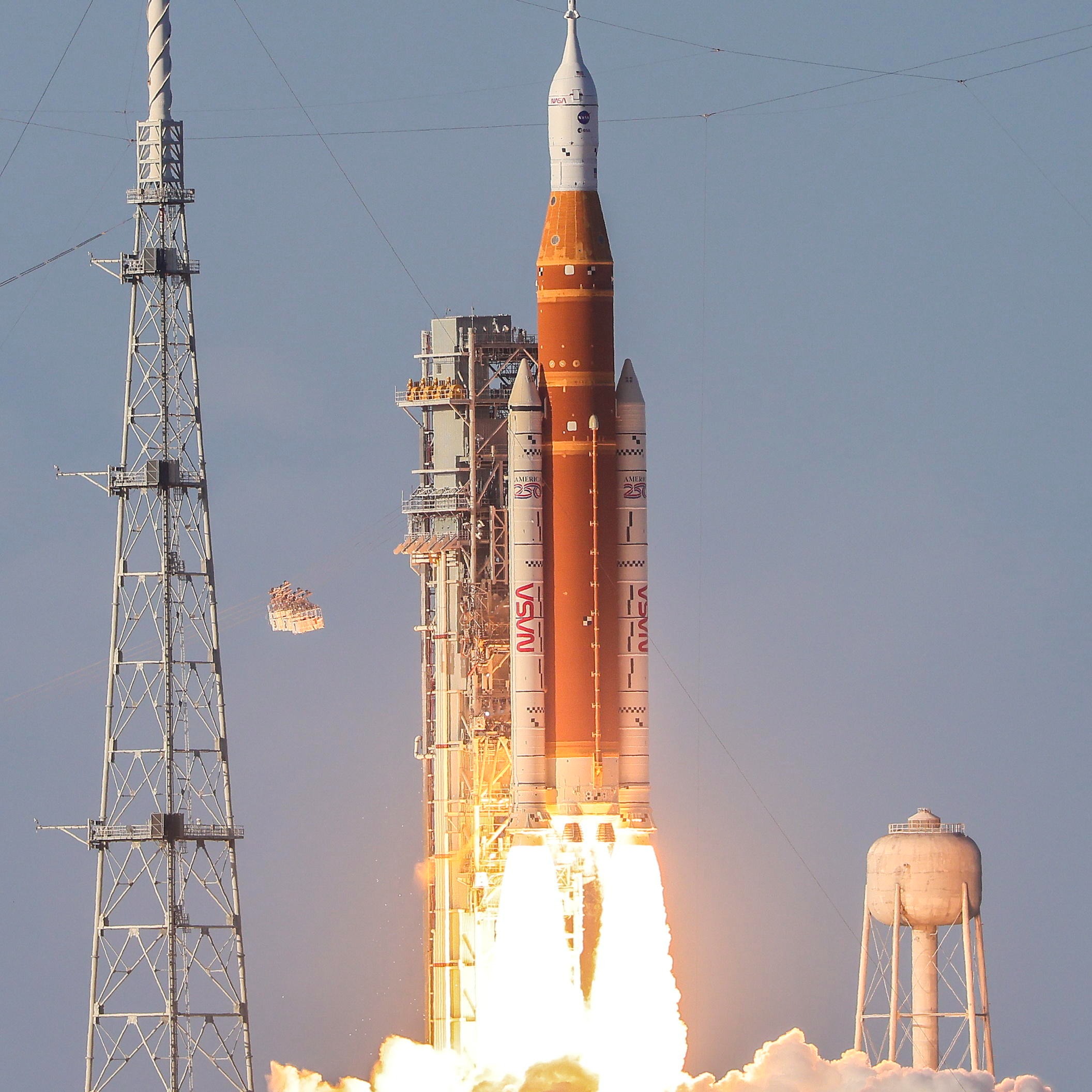 Artemis II, 54 anni dopo l'Apollo 17 l'America torna verso la Luna. E porta un pezzo d'Italia thumbnail