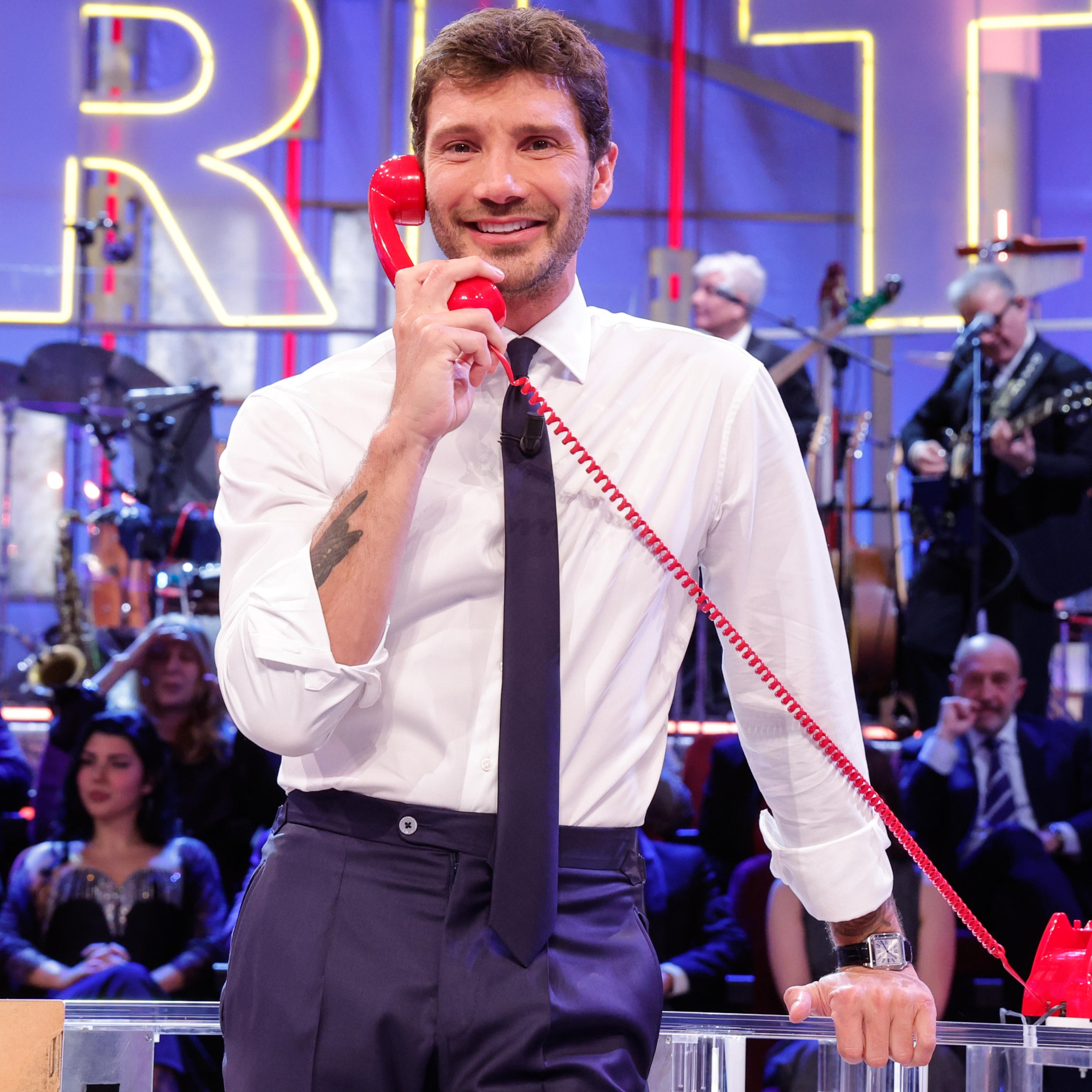 De Martino: il video hard e l'intimità rubata. Parla lo 007 che  ha scoperto tutto thumbnail