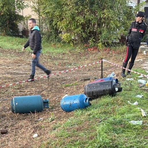 Esplosione nel Veronese durante uno sgombero: morti 3 carabinieri. Due episodi analoghi un anno fa thumbnail