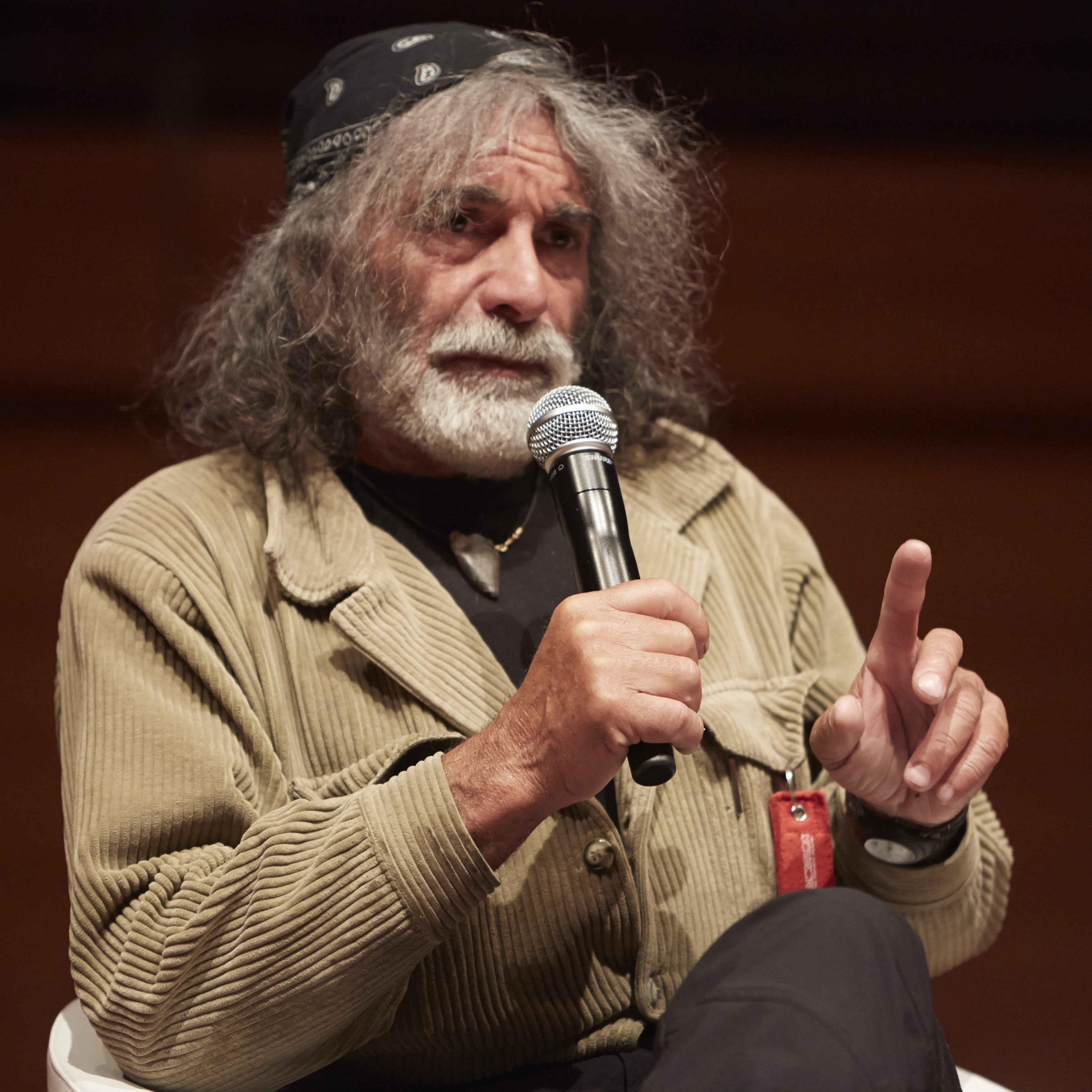 Mauro Corona contro Mondadori, "il mio libro mutilato". Ecco cos'è successo thumbnail