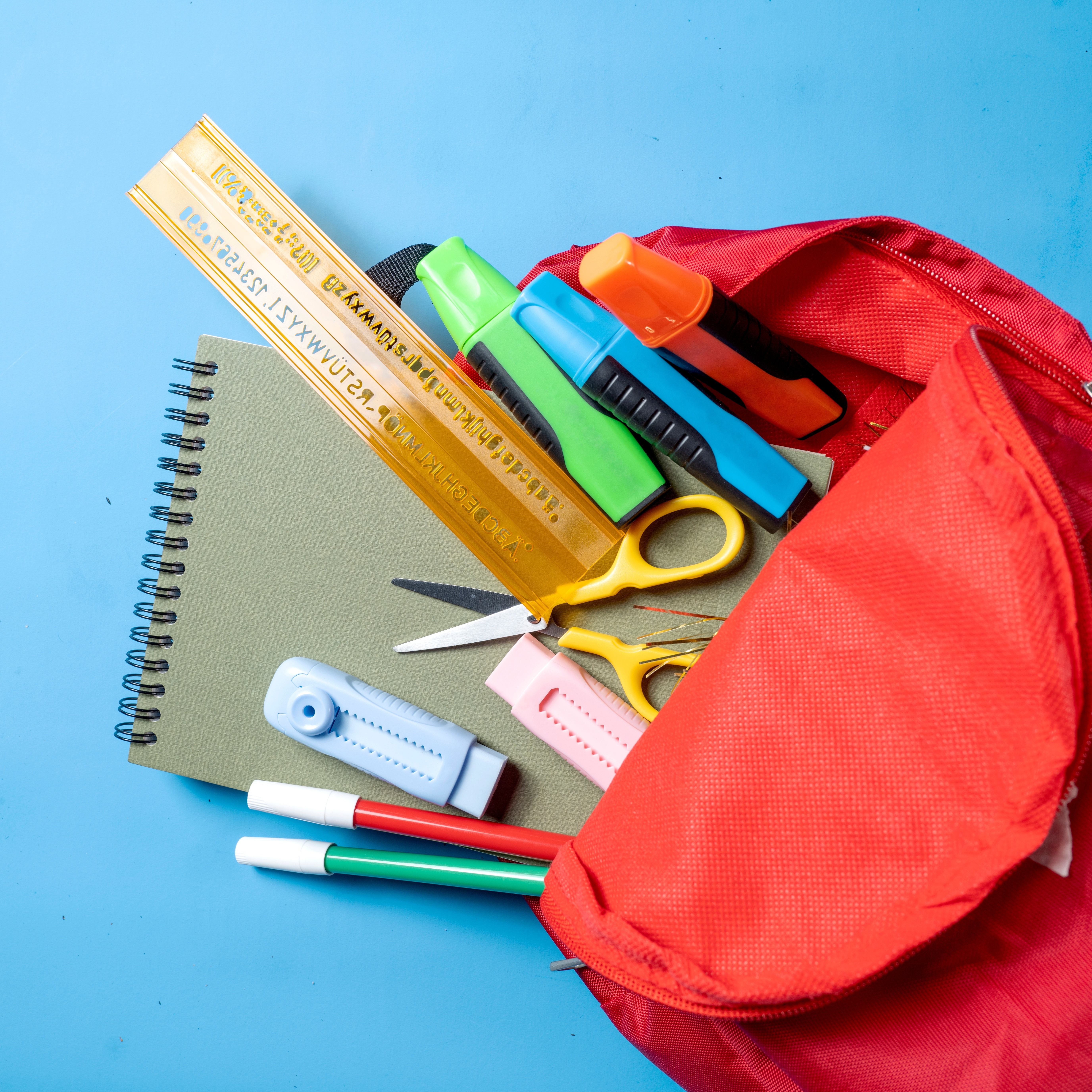 Con il rientro a scuola arriva la stangata per le famiglie: dagli zaini ai libri ecco quanto si spenderà thumbnail