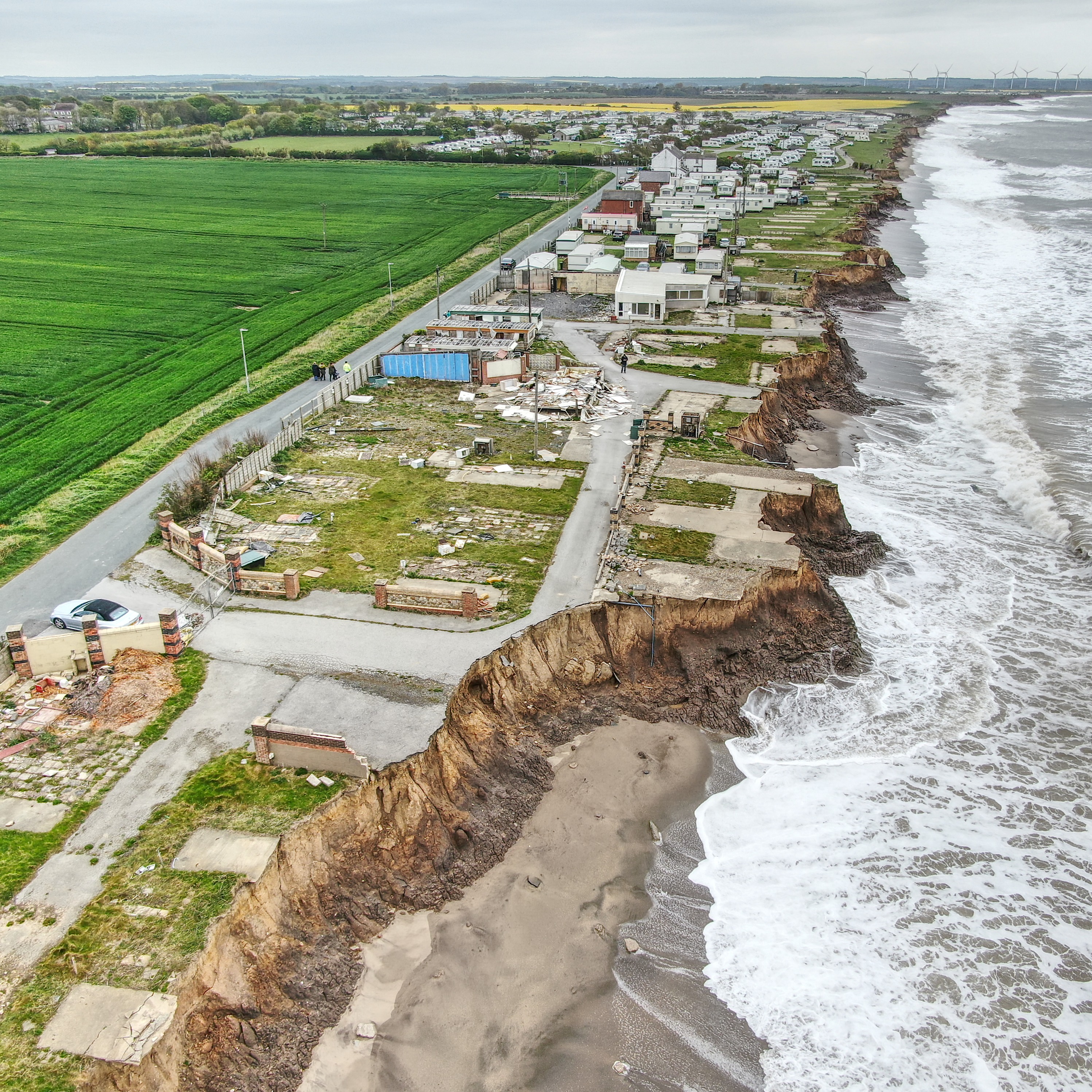 Il 20 per cento delle spiagge italiane a rischio e "800 mila persone verso la ricollocazione". Il report che fa discutere thumbnail
