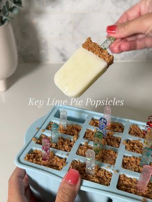 Key lime pie popsicles 🍋‍🟩🌴💚 Mix: 2 cups limeade 1/2 cup sweetened condensed milk 12 oz vanilla Greek yogurt Zest from 1