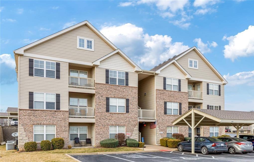 Featured Listing ✨ 532 Bramblett Hills O'Fallon, MO 63366 thumbnail