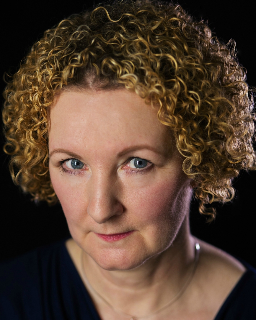 Beverley Lee: books, biography, latest update thumbnail