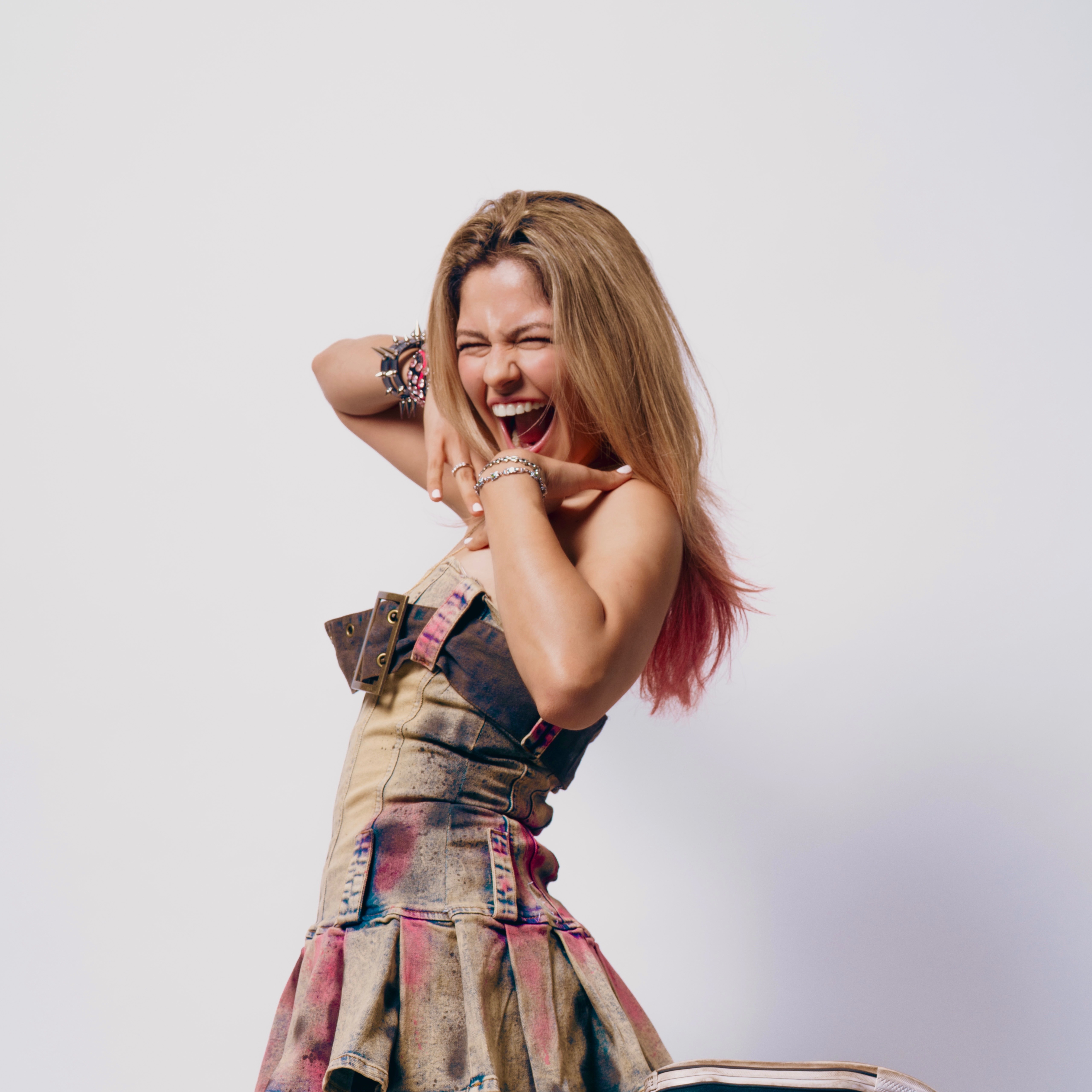 Music For All - Check out the new work of young Karla Sro on the single “Te Haré Bien” thumbnail