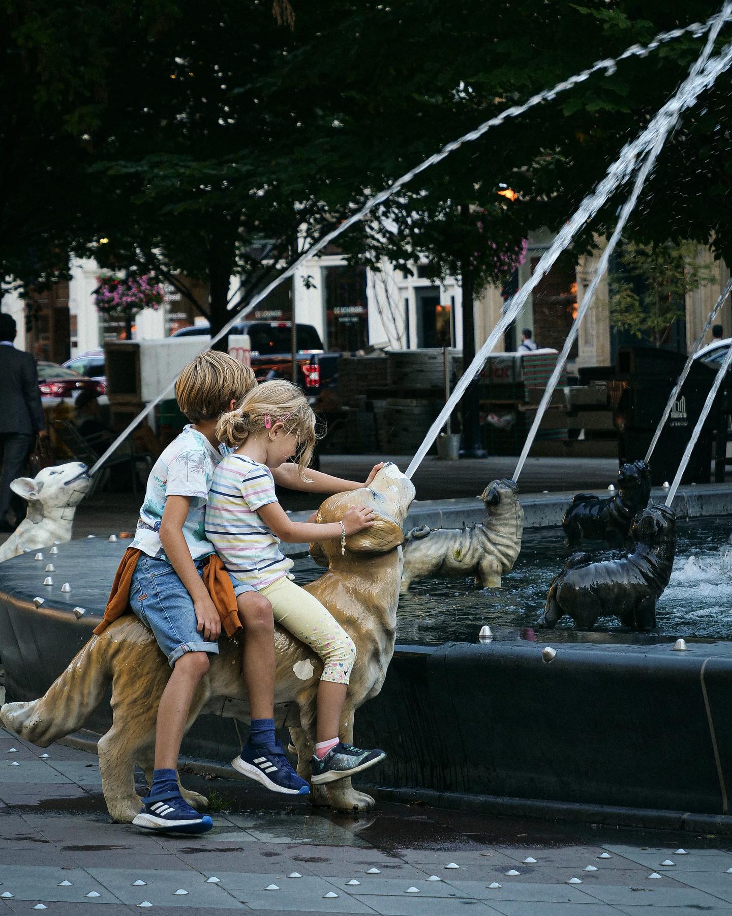 🐕⛲️

#canada #toronto #ontario #yyz #downtowntoronto #blogto #streesoftoronto #imagesoftoronto #curiocitytoronto #explor