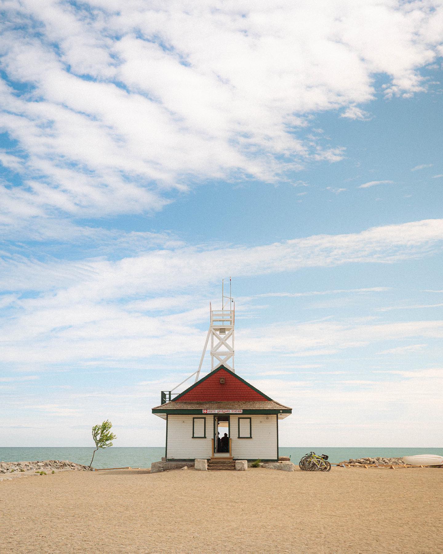 Lifeguard Station.

#canada #toronto #ontario #torontophotographer #torontophoto #torontophotography #woodbinebeach