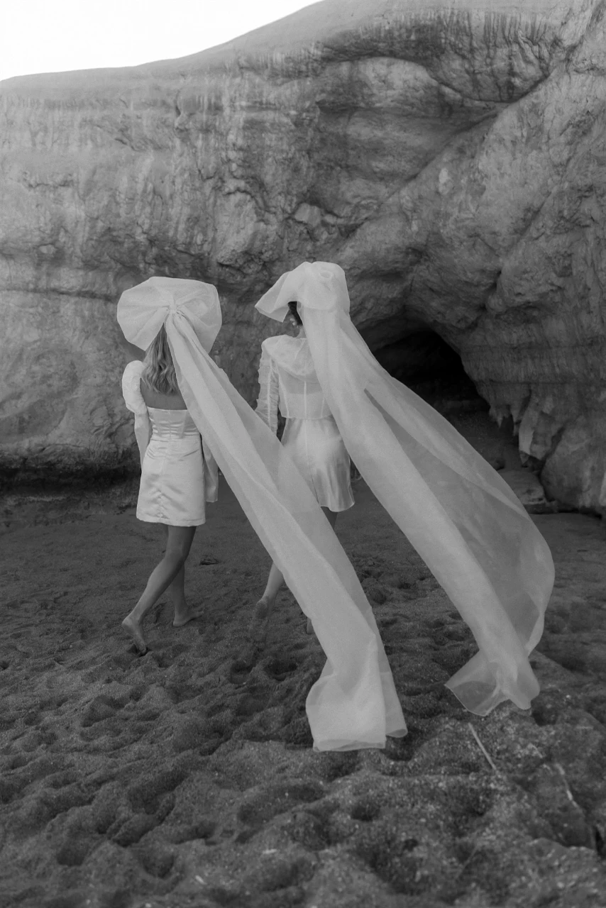WEDVIBES: Embracing Love and Art in a Sculptural Editorial Shoot by Karina Leonenko  thumbnail
