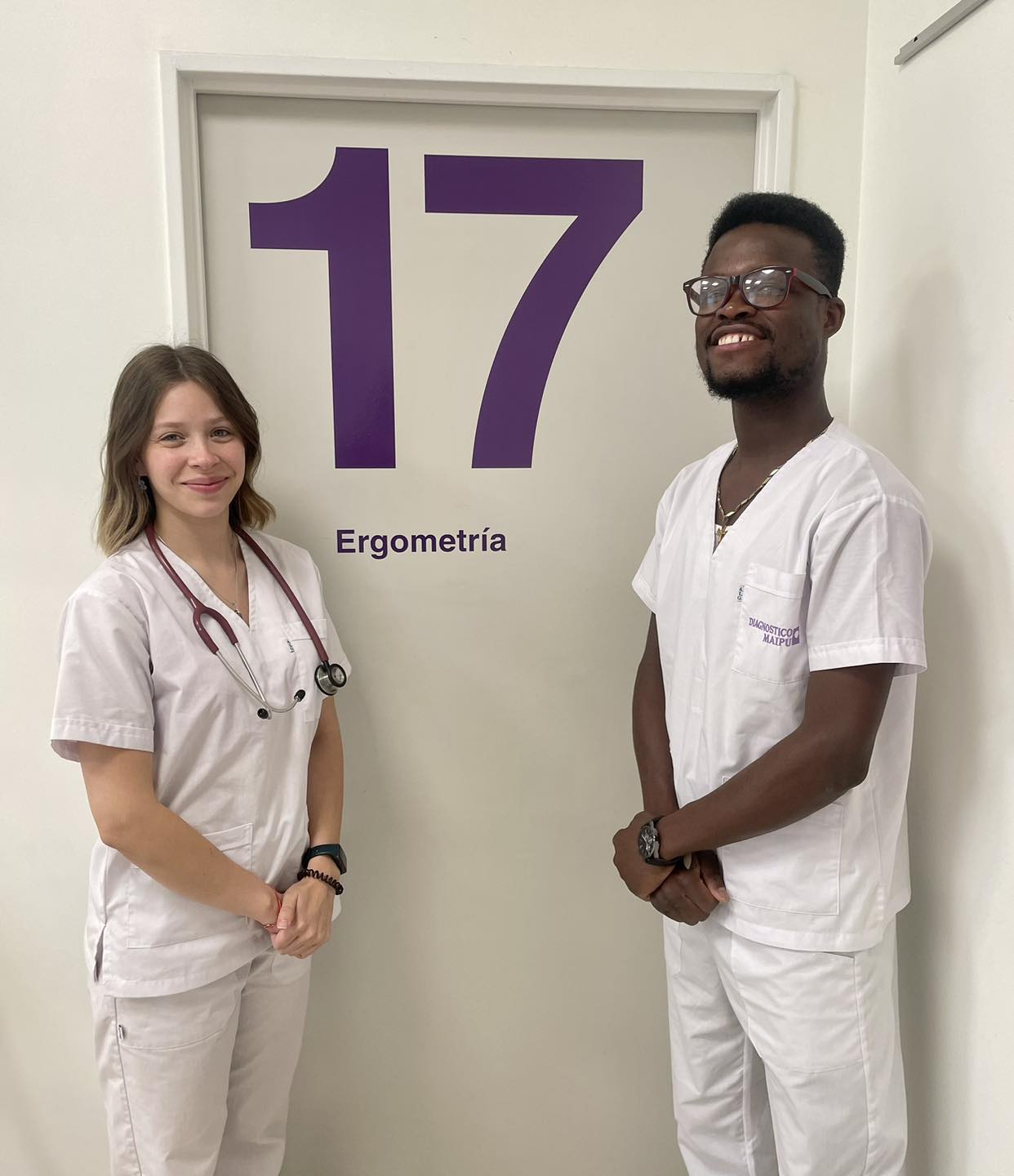 Conocé a Brenda y Sijuste 🩺🫀nuestros técnicos expertos en Ergometría, son la conexión entre tu corazón y la tranquilidad
