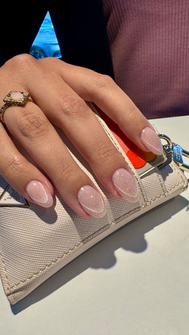 💅✨ Das Geheimnis eines perfekten Looks liegt in den Details! 

Und die Maniküre spielt dabei eine entscheidende Rolle. Z