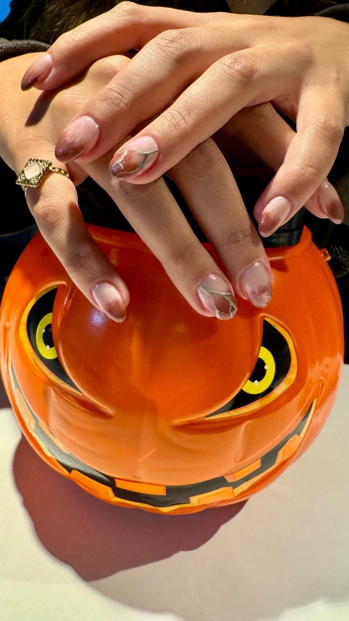 ✨Любимый момент – когда ногти «до» превращаются в «после»!✨
Хочешь преобразить свои? Записывайся на маникюр!

✨Mein Lieb