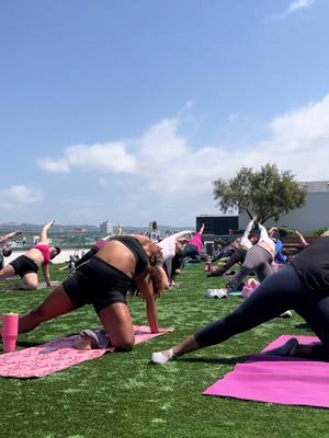 ✨🧘🏽‍♀️✨🧘🏽‍♀️✨ #rnbyoga #fyp #rooftopyoga #santamonica #thingstodoinla 