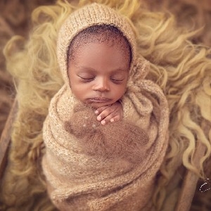 Book a newborn session with me  thumbnail