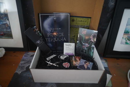 Gift Guide | Book Boxes  thumbnail