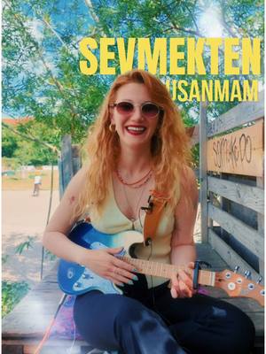 Başı ve sonu sürprizli bir video oldu, ben de olduğu gibi paylaşmak istedim 🫠🌻 Bugün size mırıldandığım bu güzel şarkı @