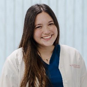 Dra. Montserrat Arceu. Dermatóloga (adultos y niños) thumbnail