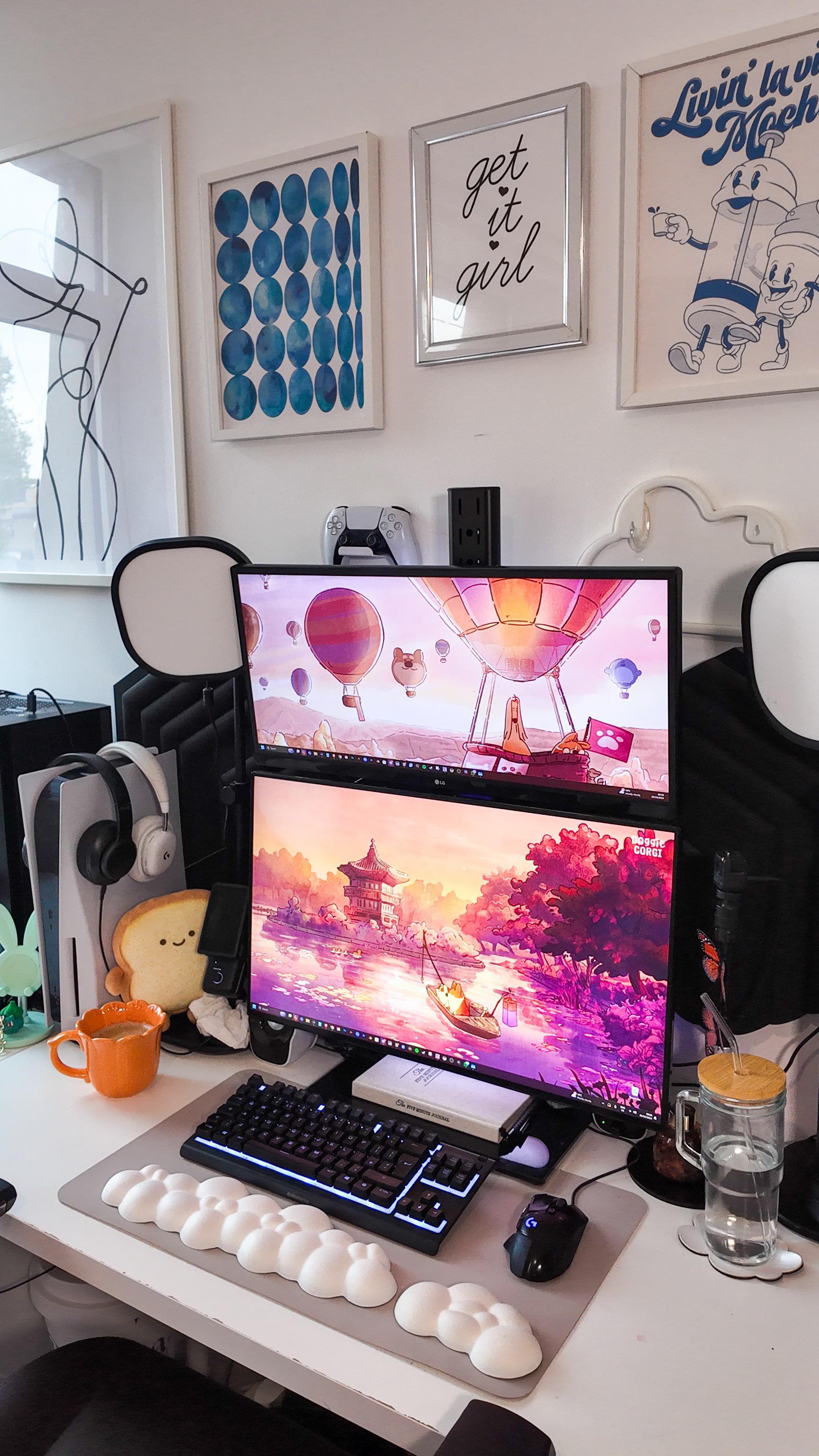 - Ready for the week ✨ 

#aesthetic #desksetup #setup #graphicdesigner #wfh