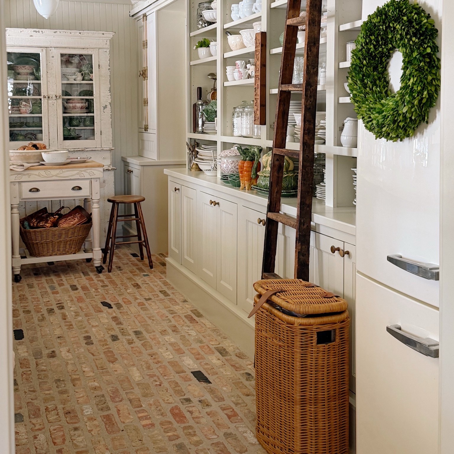 Wicker Wastebaskets thumbnail