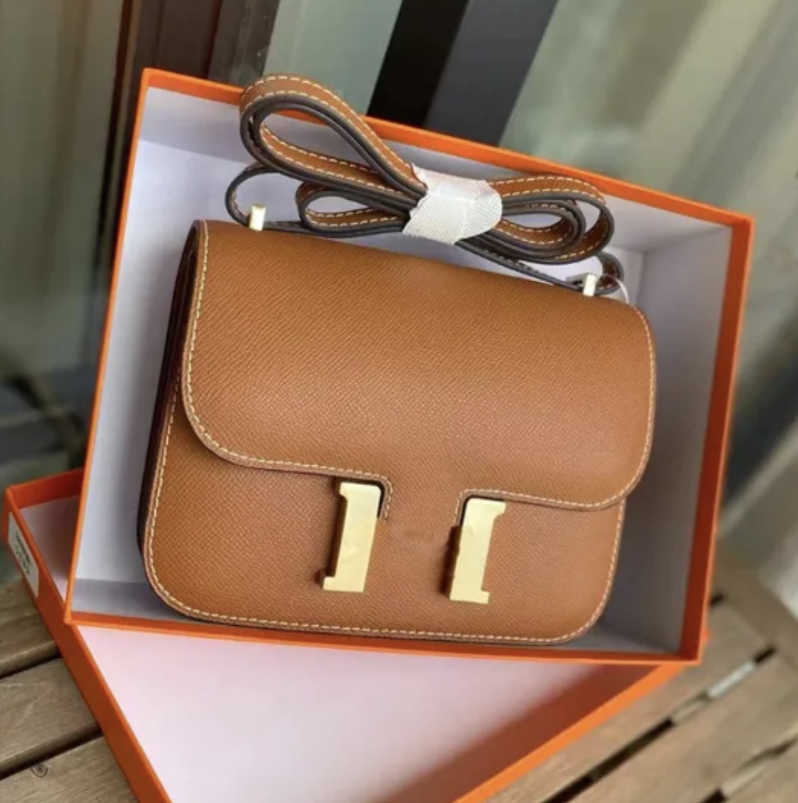 Luxury leather shoulder bag  thumbnail
