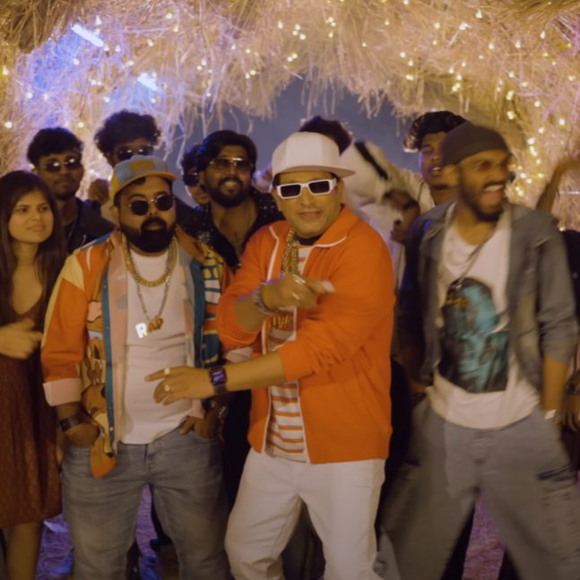 Aata (Song) | Susheela Sujeet | Prasad Oak | Varun Likhate | Swapnil Joshi, Sonali Kulkarni thumbnail