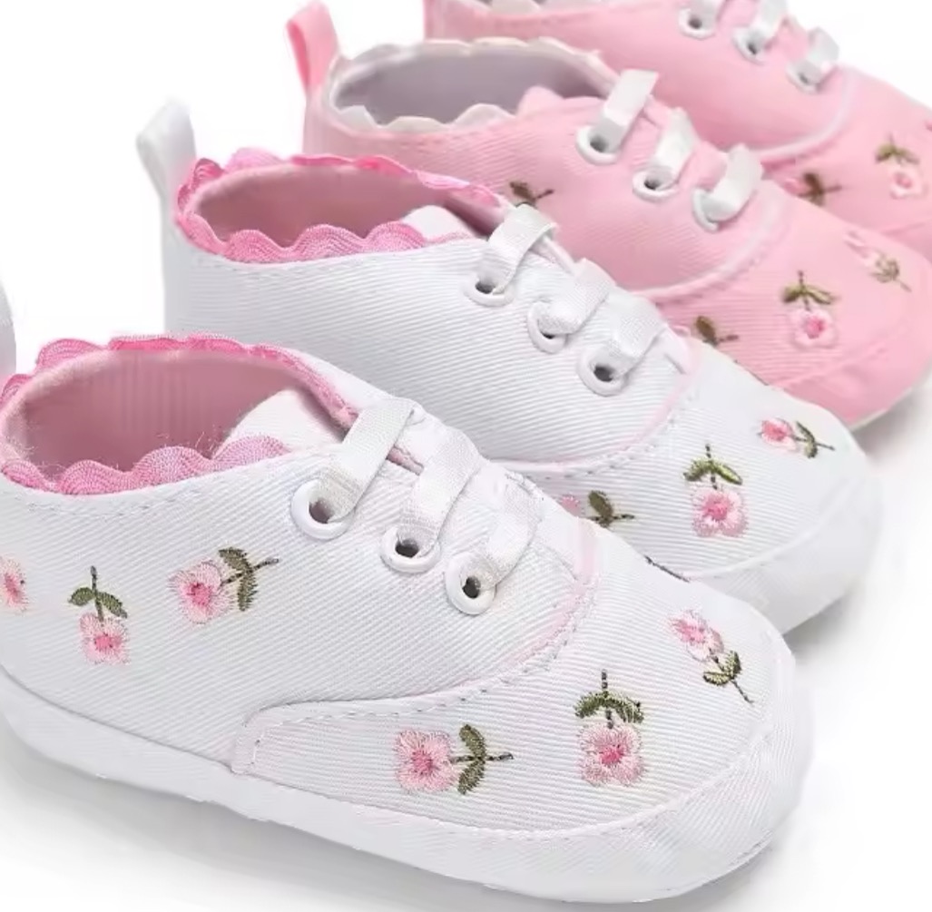 Sapato branco flores  thumbnail