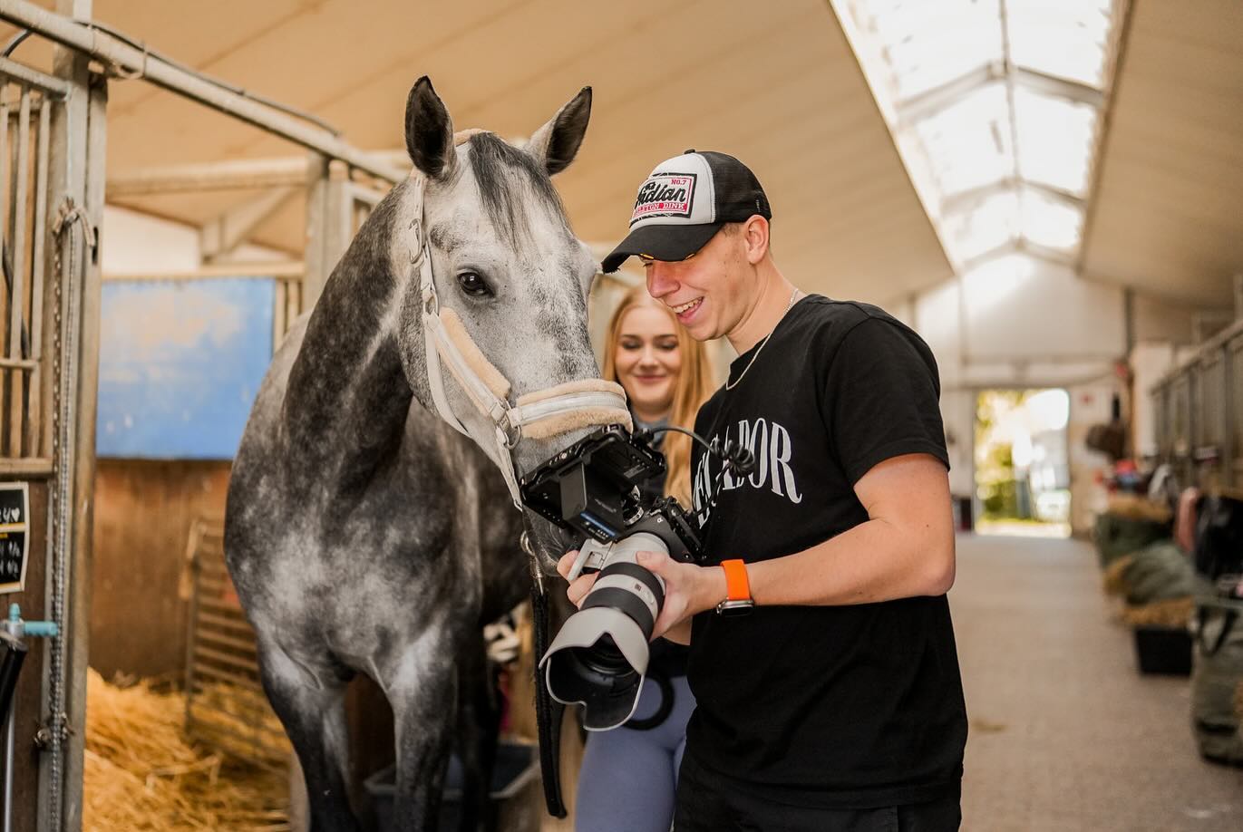 Shootingday mit @annike.alessandra und Grey 🙌🏼 
Danke für die Bilder @lenniasophiee 👀 #shooting #horse #pferd #reiten