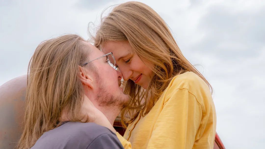red truck kisses > anything
These two made it so easy to showcase their love and their chemistry just jumps out of these