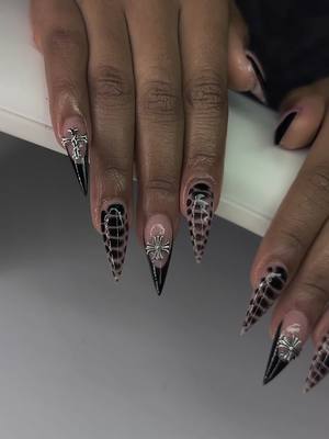 we love a good stiletto! 💅🏼✨ link in bio to book! 🔗 • • • • • #nails #nailart #nailtutorials #nailgoals #foryoupage #fyp
