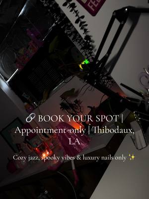 It’s not even September yet & I’m already in FULL Halloween mode 👻✨ Spooky nails + cozy vibes + jazz = perfection. 📅 spo