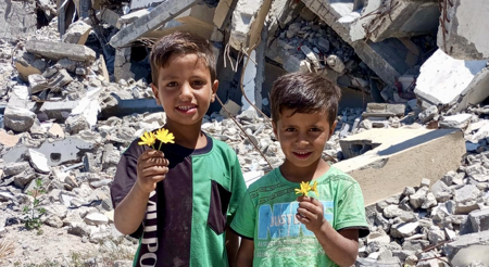 Mahmoud & Iman, and their five children thumbnail