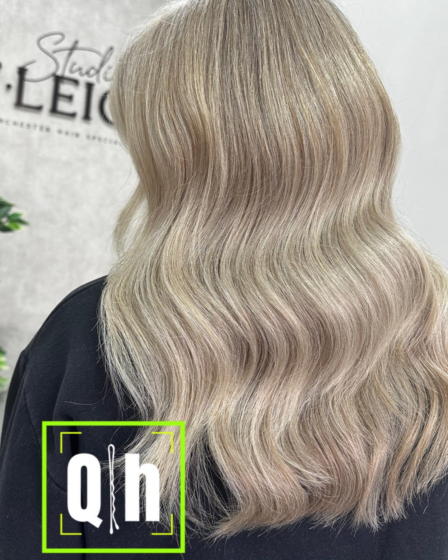 Creamy blondes 🤩
Full head of baby lights for bright results with a soft regrowth🥰
#highlights#regrowth#babylights#haird