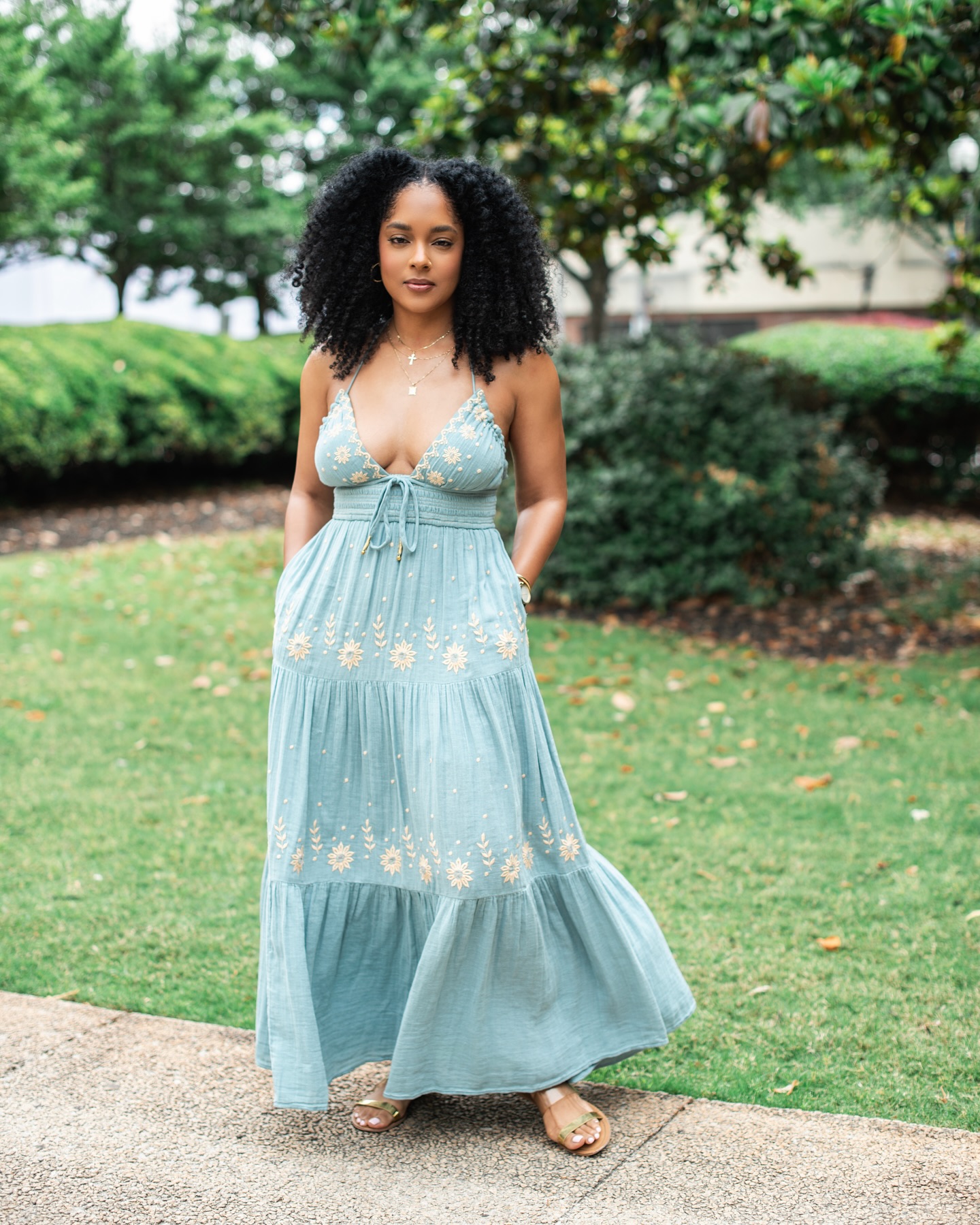 Maxi dresses are a staple in my summer wardrobe and the fact this one has pockets makes me very happy. 

📸 @tangiereneep