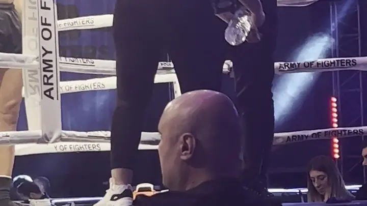 Videos Reis İbrahim Murat Gündüz kickboks maçında hakemlere sinirlendi | OK.RU thumbnail