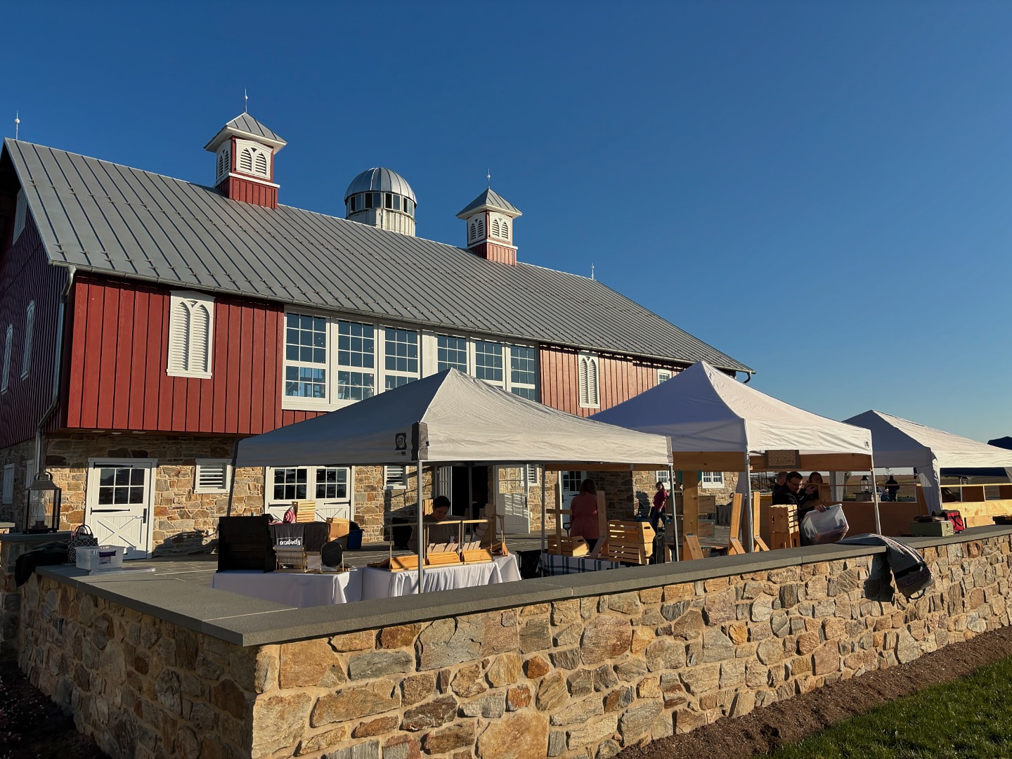 Vendors are setting up! See you at 10am! š @barnatparadisestation