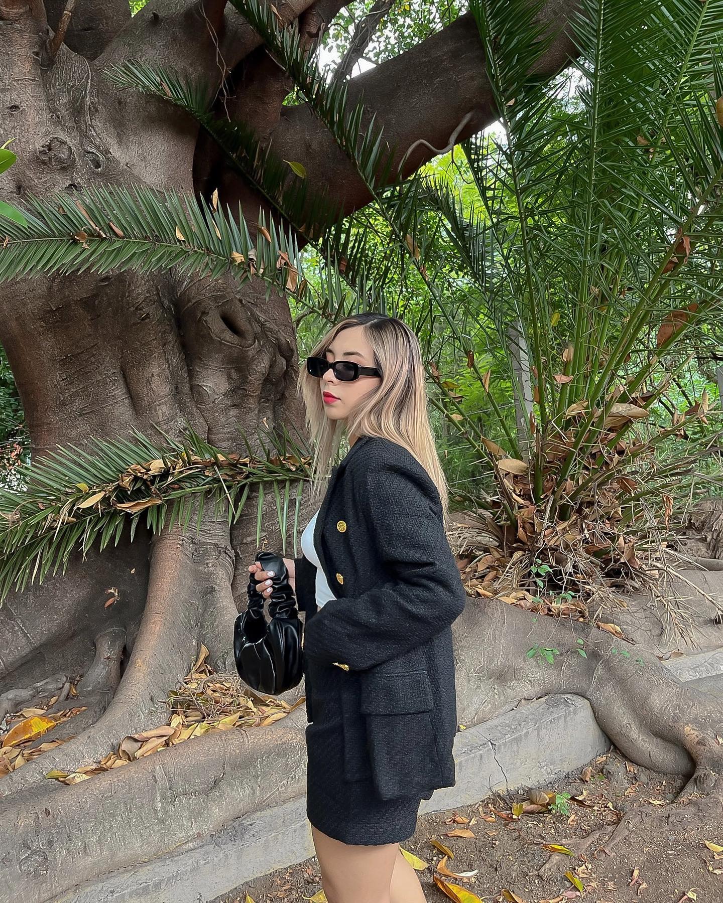 hello august 💐
Nueva colección by @cklassoficial 💌
Códigos:
Blazer 991-87
Short 991-88
Tacones 102-20

#ootdfashion #oot