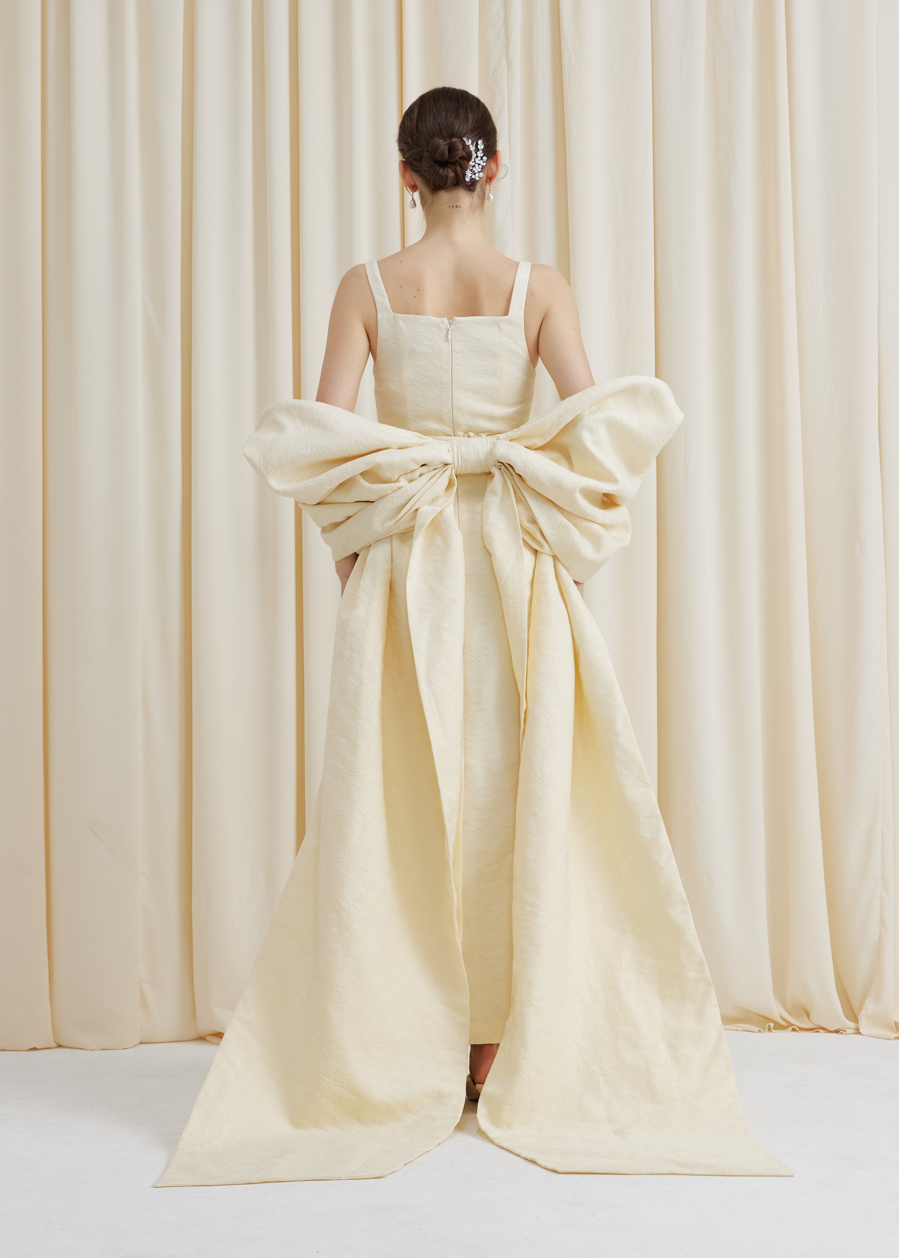 Oversized bow thumbnail