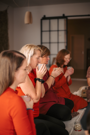 Werde Frauenkreisleiterin #zeremonien #rituale #raumhalten thumbnail