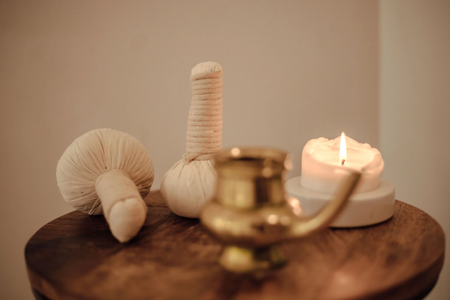 Ayurvedische Wochenbettmassage | Sutika Abhyanga  thumbnail